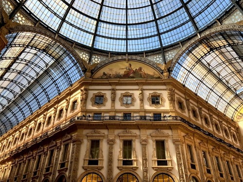 oudste en mooiste winkelcentrum van Milaan bezoeken op zondag